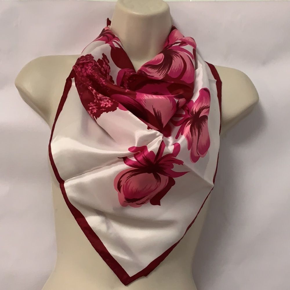 EXCLUSIVE DESIGNS 100% ACETATE ROLLED HEM‎ COLORFUL SCARF NWOT